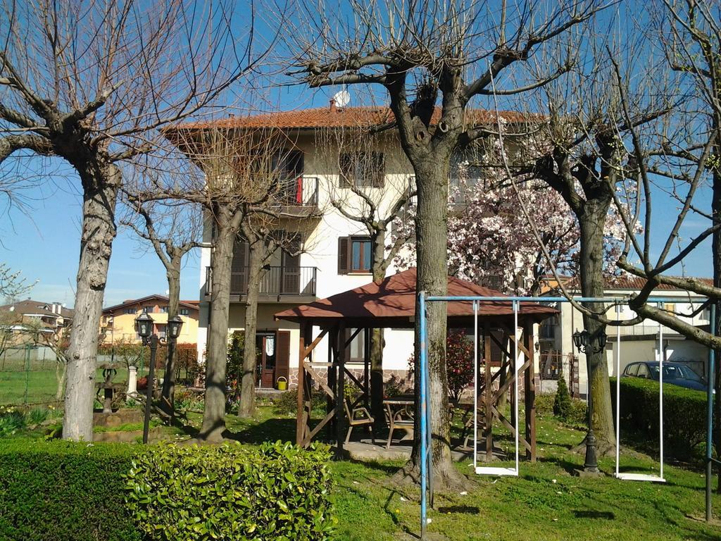 B&B Le Camelie Bareggio Buitenkant foto