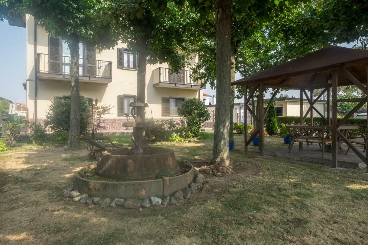 B&B Le Camelie Bareggio Buitenkant foto