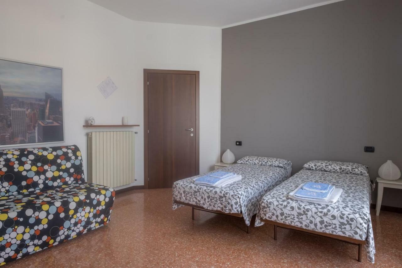 B&B Le Camelie Bareggio Buitenkant foto