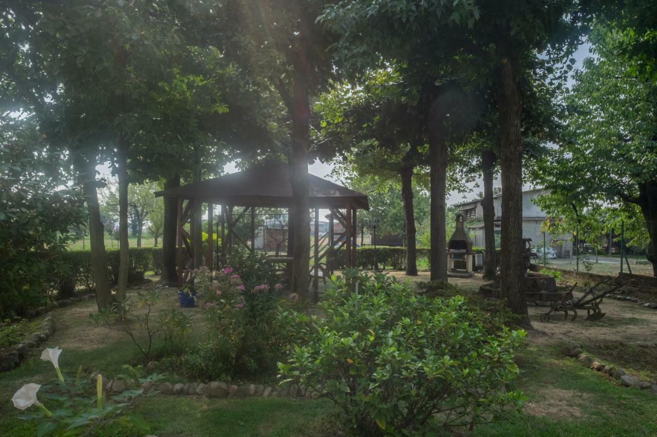 B&B Le Camelie Bareggio Buitenkant foto
