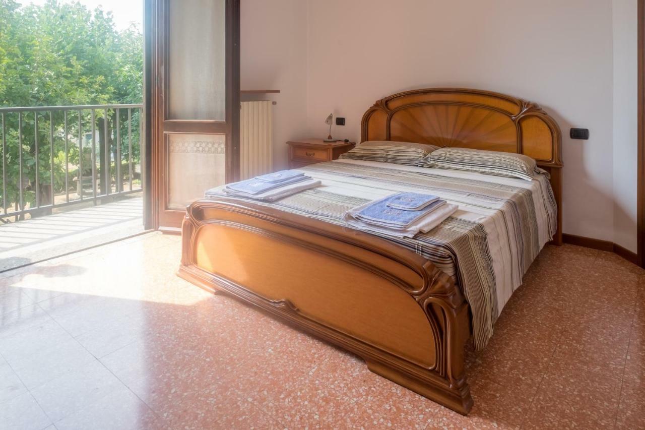 B&B Le Camelie Bareggio Buitenkant foto
